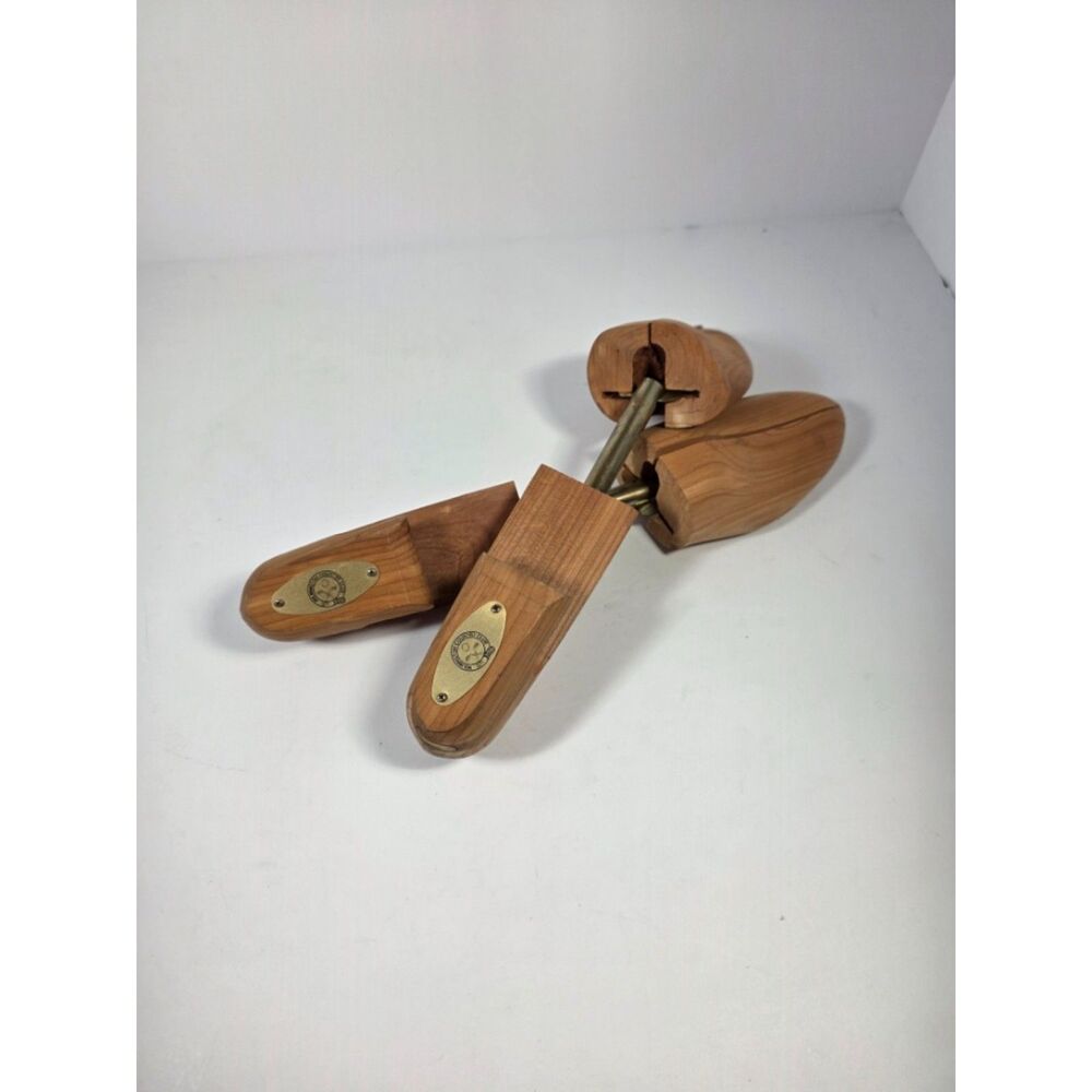 Vintage Wilmington Country Club Aromatic Cedar Shoe Trees Split Toe Mens Shapers - Picture 6 of 6